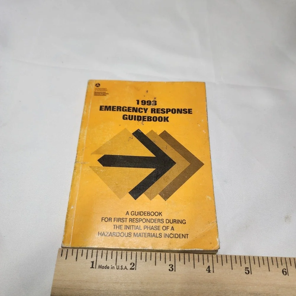 1993 EMERGENCY RESPONCE GUIDE BOOK For Hazardous Materials Incident  #CO987